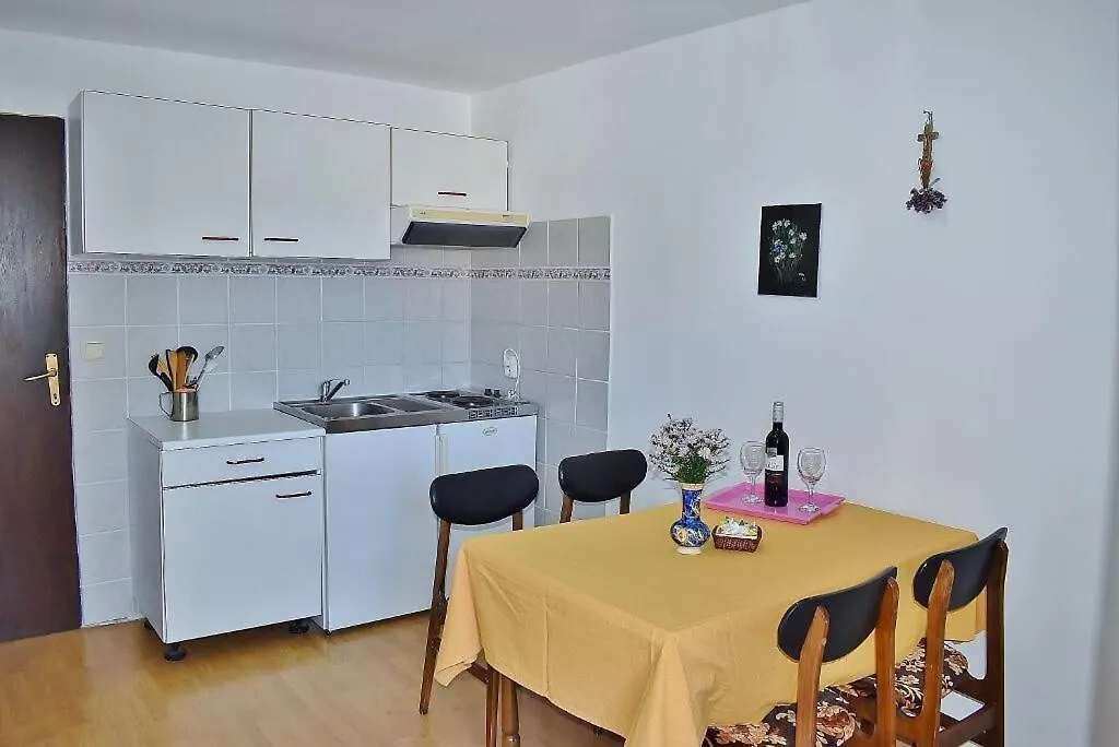 Apartments Mladen - Free Parking Lopar